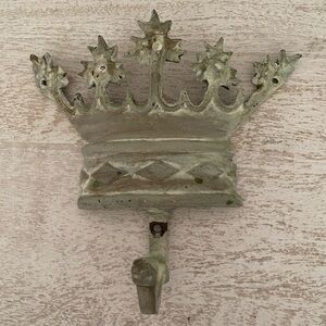 Vintage Crown Wall Hook in Distressed Gray